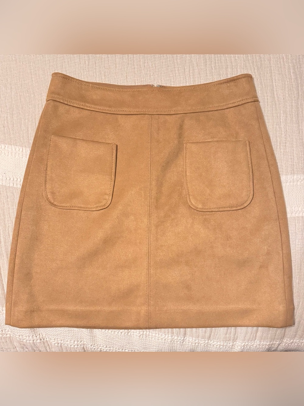 Loft Faux Suede Shift Pocket Skirt in Camel, Size 6, NWOT